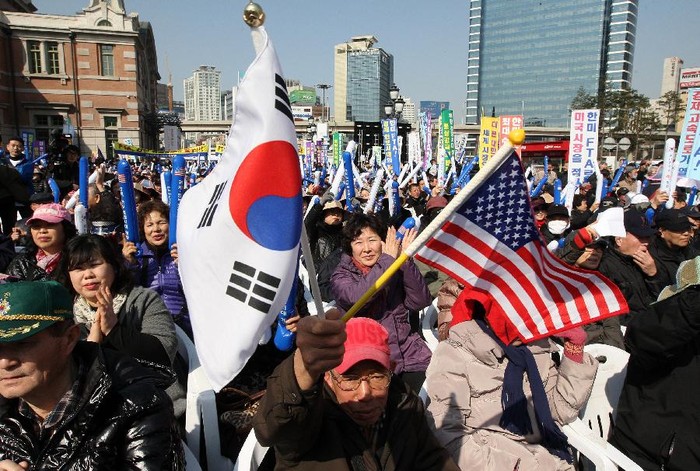 Người biểu tình phản đối Hiệp định thương mại tự do Mỹ-Hàn Quốc tập trung ở Seoul ngày 15-3.
