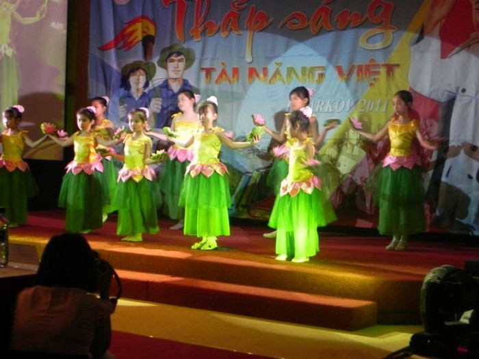 Chương trình "Thắp sáng tài năng Việt" là cuộc thi mới được tổ chức và có dự định sẽ tổ chức hàng năm, cuộc thi do thành đoàn thanh niên cộng sản Hồ Chí Minh tại Kharkov tổ chức