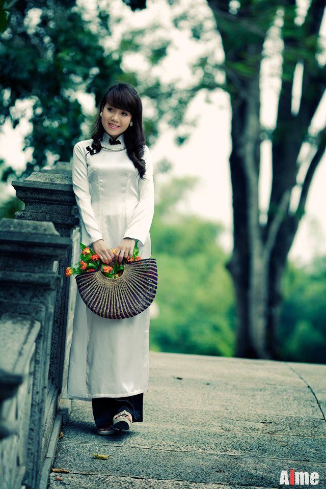 Không trang điểm quá cầu kỳ, nhưng Hồng Nhung vẫn khiến người ta phải ngỡ ngàng bởi vẻ đẹp kiêu sa, giản dị của người con gái Việt Nam