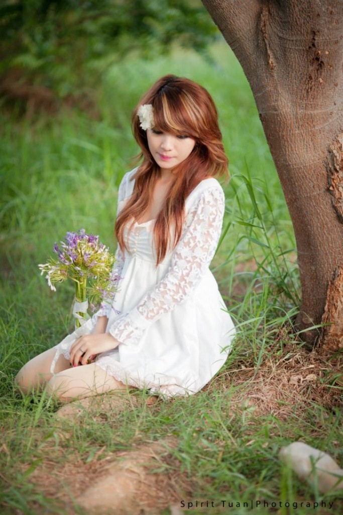 Kiều diễm trong váy trắng xinh, mái tóc vàng, suôn mượt ánh lên trong sắc nắng. Xem thêm: "Mỹ nữ Trời ban" (P3): Vẻ đẹp Kim Tae Hee phải cúi đầu "chào thua"