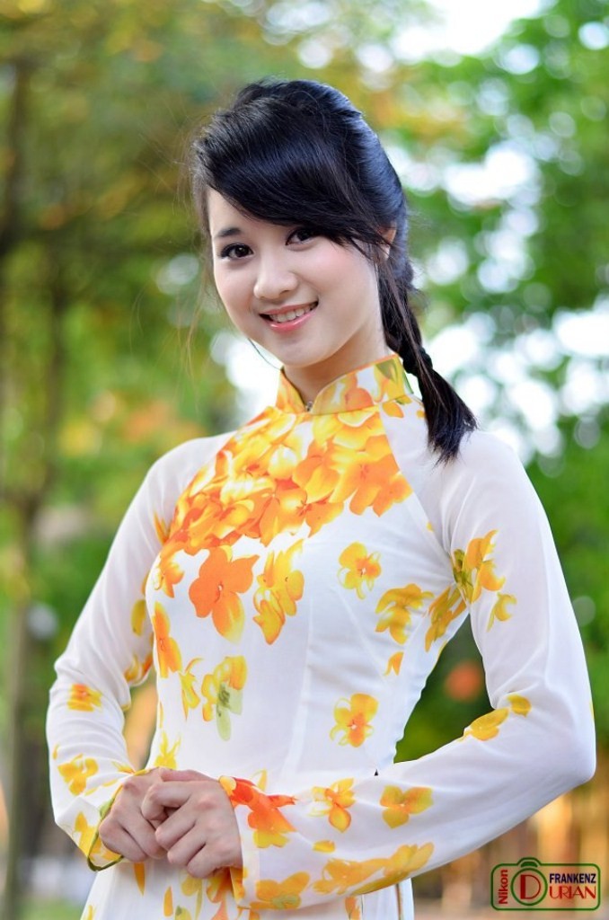 Phùng Thị Thanh Huyền sinh năm 1992, hiện đang là sinh viên chuyên ngành kế toán trường ĐH Lao động - xã hội Hà Nội, cô gái xinh xắn này là gương mặt khá nổi của trường trong các hoạt động văn nghệ với năng khiếu hát, múa và làm MC