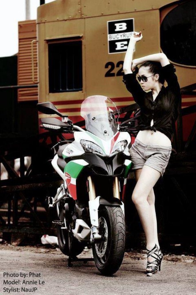 Lê Thu An từng đoạt giải nhất Miss Parkson 2011, là một gương mặt triển vọng lòng làng giải trí Việt, lĩnh vực người mẫu và hiện cô đang tham gia cuộc thi siêu mẫu 2012