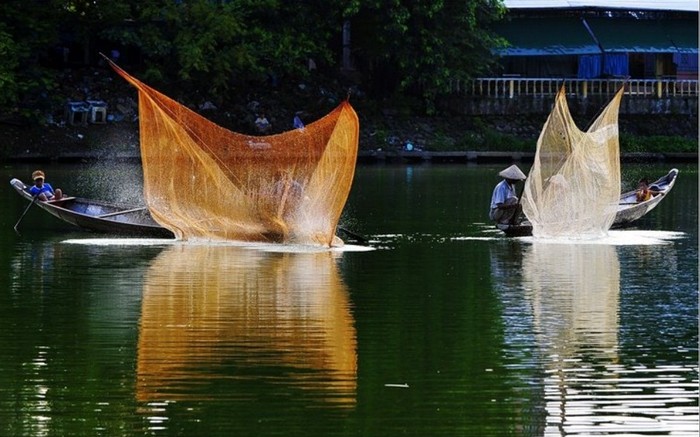 Hình ảnh tuyệt sắc trên sông nước Huế...