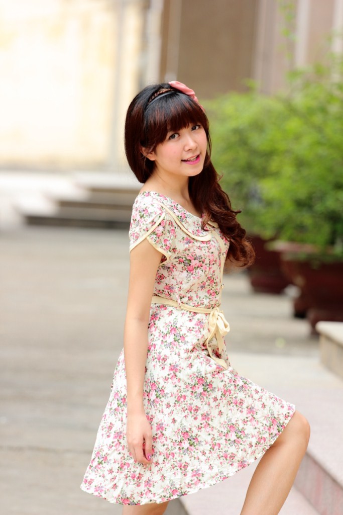 Gương mặt xinh xắn như một ngôi sao, hiện Kim Oanh là gương mặt khá nổi trên báo Sinh viên và chụp mẫu cho các shop thời trang