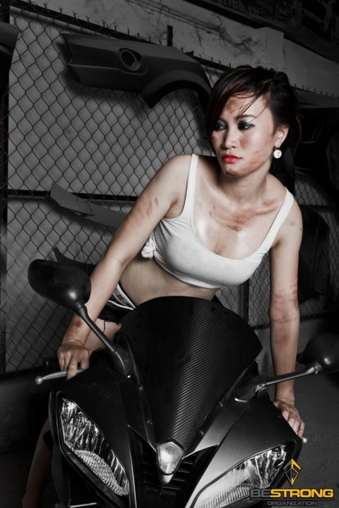 Người đẹp jojo nóng bỏng bên chiếc xe yamaha R6 trong vai một cô thợ sửa xe cá tính và sexy