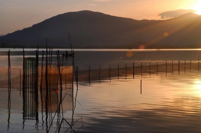 Một góc yên bình trên hồ Lăk