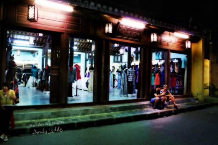 Một shop thời trang trên phố