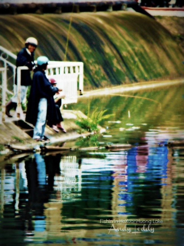 Câu cá trên hồ Xuân Hương