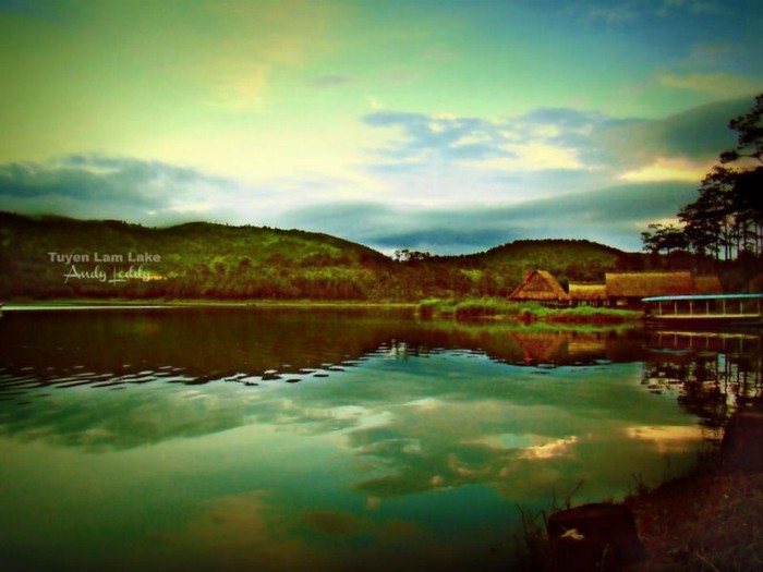 Những căn chòi nhỏ bên bờ Hồ Tuyền Lâm