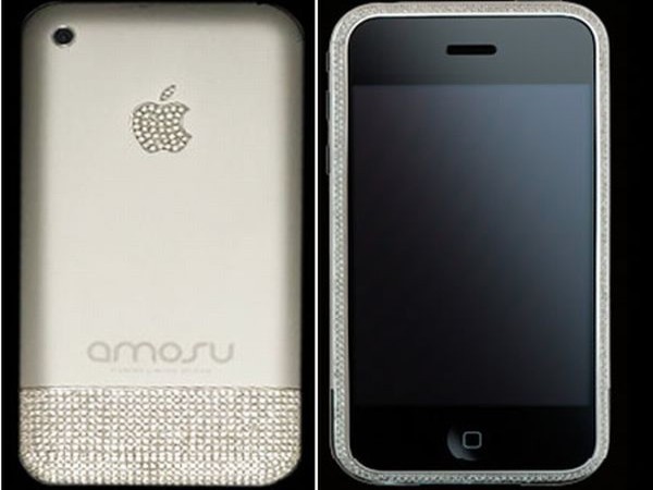 Amosu Ultimo Diamond iPhone Giá: 177.300 USD Chiếc điện thoại được thiết kế bởi Amosu, một công ty nổi tiếng về chế tạo điện thoại sang trọng. Amosu Ultimo được làm hoàn toàn bằng thủ công với 1.179 viên kim cương loại 16,18 carat được đính lên thân máy, khung viền ngoài làm bằng vàng trắng 18 carat, riêng logo Apple có tới 61 viên.