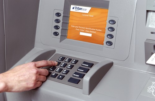 ATM ngậm tiền, BIDV và Vietinbank đẩy "quả bóng" trách nhiệm cho nhau? Ảnh chỉ mang tính chất minh họa