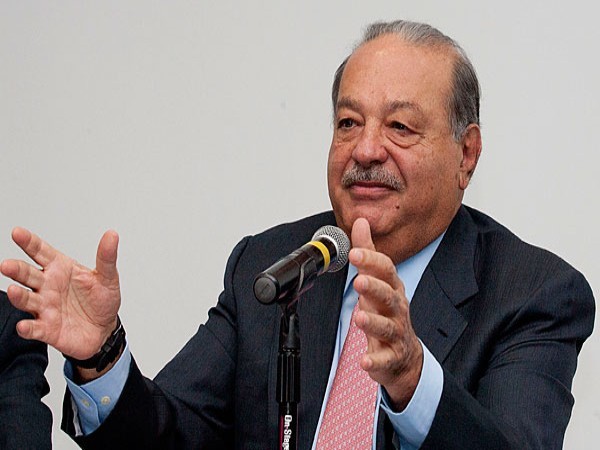 1. Carlos Slim (72 tuổi) Công ty: Grupo Carso, Telmex, America Movil Tài sản: 70 tỷ USD Carlos Slim là người giàu nhất thế giới trong ba năm qua, sự giàu có của ông tương đương với gần 6% sản lượng kinh tế hàng năm của Mexico. Slim là CEO đồng thời của ba công ty: tập đoàn viễn thông Telmex (lớn nhất châu Mỹ), Hãng điện thoại di động America Movil (lớn thứ ba thế giới) và tập đoàn Grupo Carso. Vẫn dẫn đầu thế giới nhưng tài sản của ông đã giảm 5 tỷ USD so với năm 2010.