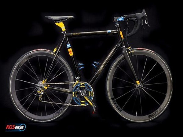 KGS ‘Tier 3’ KGS ‘Tier 3’ được tạo ra bởi nhà thiết kế danh tiếng Kevin Saundes và được mô tả là chiếc xe dành cho người đi xe đạp sành điệu nhất. Đặc biệt hơn cả, nó được làm theo yêu cầu của khách hàng và mỗi cái có giá khoảng 30.000 USD.