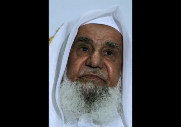 9. Sulaiman Al Rajhi (92 tuổi) Tổng tài sản: 5,9 tỷ USD Sulaiman Al Rajhi, một trong những người giàu nhất Arab Saudi, đã trở nên giàu có bằng cách cùng với anh em của mình thành lập ngân hàng Al Rajhi, một trong những ngân hàng Hồi giáo lớn nhất thế giới. Tuy nhiên, từ tháng 5/2011, ông đã công bố sẽ cho đi phần lớn tài sản của mình để làm từ thiện.