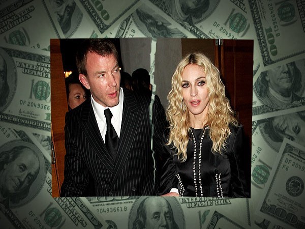 14. Madonna và Guy Ritchie Đây là một trường hợp mà vợ phải trả tiền bồi thường ly hôn. Theo đại diện của siêu sao nhạc pop Madonna, nhà làm phim Guy Ritchie đã nhận được khoản tiền từ 76 triệu đến 92 triệu USD từ cô vợ của mình như là một phần của việc giải quyết ly hôn.