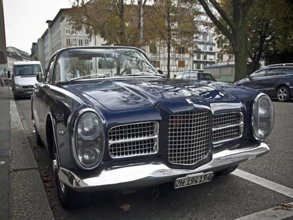 Một chiếc Facel Vega II cũ được sản xuất ở Pháp. Siêu xe này từng khiến tiểu thuyết gia Albert Camus mất mạng vào năm 1960.