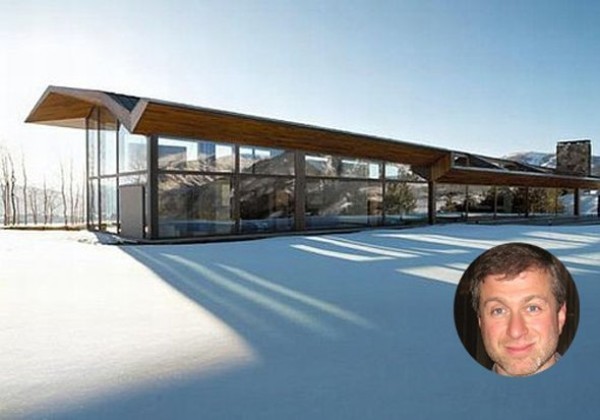 Trong tháng 5 năm 2008, tỷ phú Roman Abramovich đã mua trang trại rộng 200 mẫu Anh gần Aspen, Colorado (Mỹ) với giá 29,7 triệu USD. Khu nhà nằm trên độ cao hơn 2000 mét so với mặt nước biển có một sân trượt băng tư nhân khá rộng rãi.