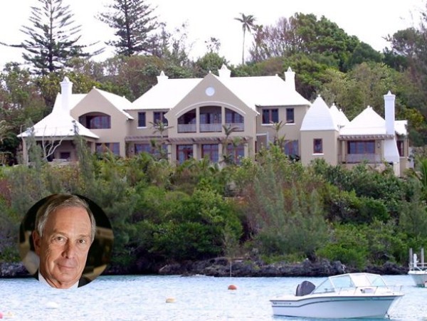 Tỷ phú Michael Bloomberg sở hữu một bất động sản rộng tới 557 m2 ở Bermuda. Khu nhà nằm trong thị trấn Tucker’s, còn được biết đến với biệt hiệu “dãy triệu phú”. Hàng xóm của ông cũng là những tỷ phú Silvio Berlusconi và Ross Perot.