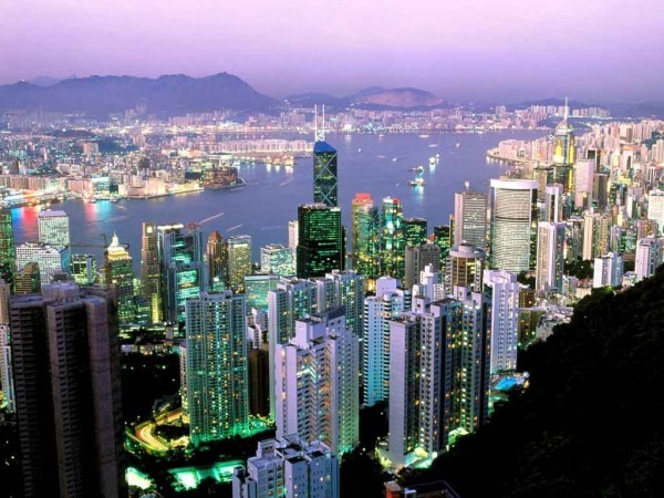 5. Hồng Kông Dân số: 7 triệu người; 8,8% là triệu phú. Theo Tập đoàn Boston Consulting, Hồng Kông có nhiều tỷ phú hơn bất kỳ nơi nào khác. Hồng Kông cũng được biết đến là hòn đảo của sự giàu có.
