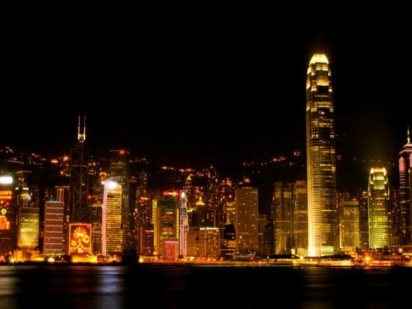 7. Hồng Kông Nợ nước ngoài (% so với GDP): 265,7% Tổng nợ nước ngoài: 939,83 tỷ USD GDP năm 2011 (ước tính): 353,7 tỷ USD Nợ nước ngoài bình quân đầu người: 131.380 USD