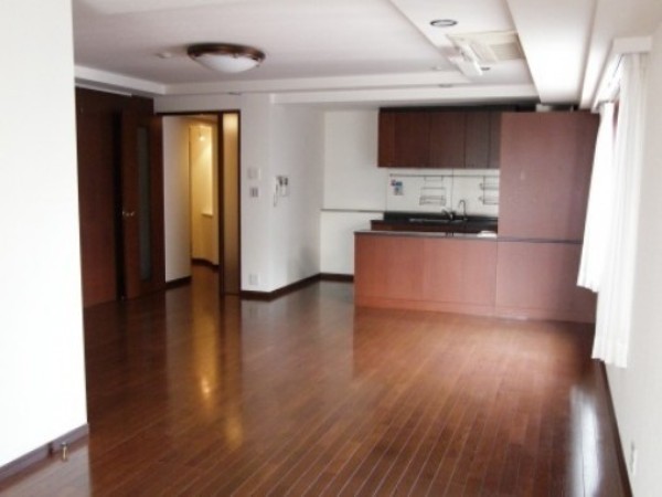 Một căn hộ sang trọng, không có đồ đạc, 2 phòng ngủ ở Tokyo có giá cho thuê theo tháng trung bình là 4.847 USD. Cũng căn hộ như thế ở New York chỉ có chi phí 4.500 USD.