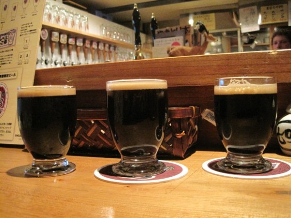 Khi gọi một cốc bia nhập khẩu tại một nhà hàng Tokyo, bạn sẽ phải trả 9,75 USD. Cốc bia đó sẽ có giá khoảng 6,30 USD ở New York.