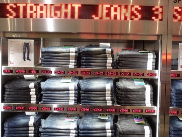 Một chiếc quần jean ở thành phố “cái gì cũng đắt” này có giá trung bình 147 USD. Nếu mua ở Hồng Kông, bạn chỉ phải trả 116 USD.