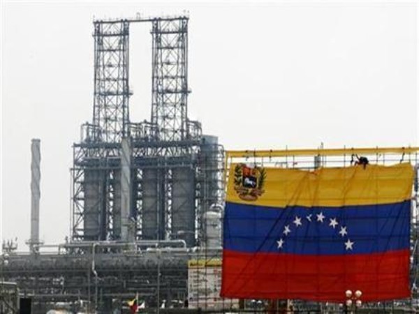 2. Venezuela Lượng dầu dự trữ: 211 tỷ thùng (15,3%) Lượng dầu cung cấp: 2,47 triệu thùng/ngày (2,8%) Số năm khai thác còn lại: 234,1 năm