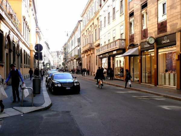 11. Via Montenapoleone Thành phố: Milan (Ý) Giá thuê trung bình: 9.865 USD/m2/năm