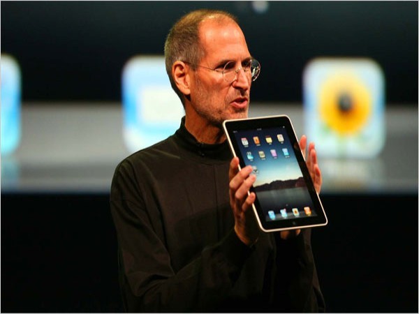 6. Máy tính bảng iPad Doanh số đã bán: 67 triệu chiếc Công ty mẹ: Apple Apple đã phát hành iPad đầu tiên vào tháng 4/2010 và ngay lập tức đã thu hút được sự chú ý của hàng triệu người ở khắp nơi trên thế giới. Mới đây, phiên bản thứ 3 của iPad được tung ra, đưa doanh số bán hàng lên 67 triệu chiếc. Số lượng máy tính bảng iPad bán ra bằng tất cả số máy tính bàn mà Apple bán được trong vòng 24 năm.