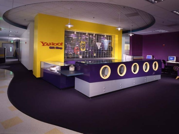 2. Yahoo Mức lương trung bình: 118.290 USD Công việc trả lương cao nhất: Giám đốc quản lý sản xuất (154.330 USD) Công việc lương thấp nhất: Quản lý tài khoản (64.333 USD)