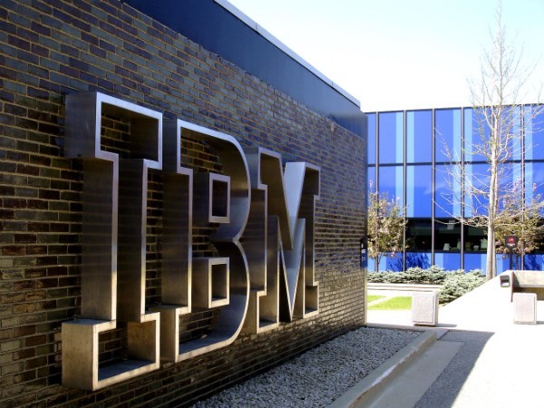 10. IBM Mức lương trung bình: 107.242 USD Công việc trả lương cao nhất: Chuyên viên nghiên cứu (153.420 USD) Công việc lương thấp nhất: Lập trình máy tính (67.103 USD)