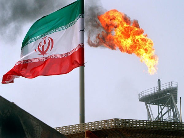 5. Iran Tổng giá trị tài nguyên: 27,3 nghìn tỷ USD Dự trữ dầu: 136,2 tỷ thùng (16,1 nghìn tỷ USD) Trữ lượng khí đốt tự nhiên: 28 nghìn tỷ m3 (11,2 nghìn tỷ USD) Trữ lượng gỗ rừng: Không nằm trong Top 10 Dự trữ dầu thô của Iran lớn thứ ba thế giới và trữ lượng khí đốt tự nhiên chiếm gần 16% tổng trữ lượng của thế giới.