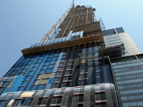 Hiện tại, tòa nhà vẫn đang trong thời gian thi công. Việc xây dựng đã đạt được chiều cao 306 m nhưng để hoàn tất mọi giai đoạn vẫn còn khoảng một năm nữa. Khi hoàn thành, tòa nhà sẽ có tổng cộng 90 tầng, trở thành tổ hợp khách sạn – chung cư cao nhất New York, trong đó, 38 tầng dưới cùng là thuộc về khách sạn Park Hyatt.