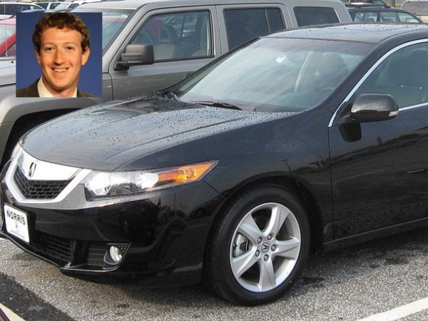 1. Mark Zuckerberg Giám đốc điều hành Facebook Mark Zuckerberg lái một chiếc Acura TSX. Chiếc xe có giá rất khiêm tốn, khoảng 30.000 USD.