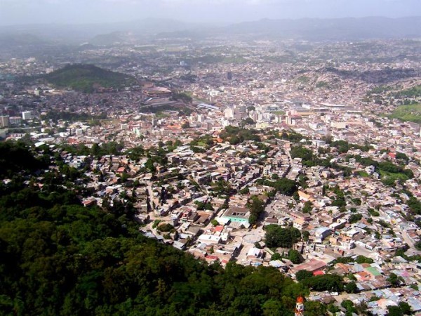 9. Tegucigalpa (Honduras) Nếu dọn đến Tegucigalpa, bạn không chỉ sống với chi phí rẻ mà còn có thể sống trong sự tiện nghi và sang trọng. Trong thành phố này, giá thuê một căn hộ hai phòng ngủ cực kỳ cao cấp chỉ có giá 700 USD/tháng. Nếu ở Hồng Kông, cũng căn hộ như vậy sẽ có chi phí hơn 7.000 USD/tháng.