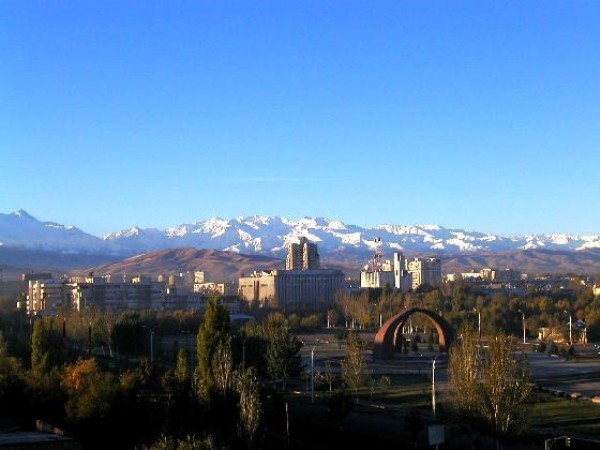 4. Bishkek (Kyrgyzstan) Thành phố của 836.000 người dân này là thành phố đứng thứ tư về chi phí sinh hoạt rẻ nhất thế giới. Một căn hộ siêu sang có thể được thuê với giá dưới 700 USD/tháng.