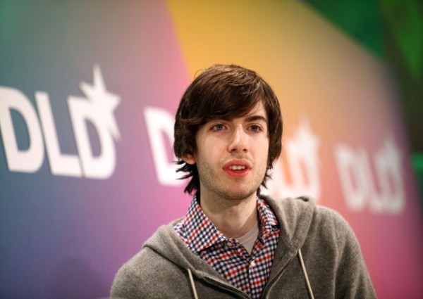 8. David Karp (26 tuổi) Năm 2007, Karp đã thành lập Tumblr, một trong những trang mạng xã hội lớn nhất hiện nay, khi mới 21 tuổi. Anh hiện đang quản lý hơn 100 nhân viên với số vốn huy động khoảng 125 triệu USD. Tumblr có giá trị thị trường khoảng 800 triệu USD và đạt mức hơn 15 tỷ lượt truy cập mỗi tháng.
