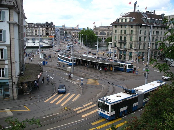3. Zurich, Thụy Sĩ Xe buýt, xe điện hoặc tàu điện ngầm: 4,66 USD/vé Taxi: 28,93 USD/5 km Vé tàu: 68,47 USD/200 km