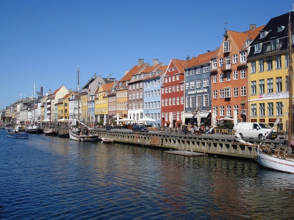 2. Copenhagen, Đan Mạch Xe buýt, xe điện hoặc tàu điện ngầm: 4,88 USD/vé Taxi: 17,33 USD/5 km Vé tàu: 59,92 USD/200 km