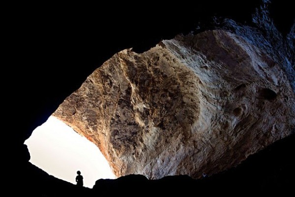3. Krubera, Georgia – Hang động sâu nhất thế giới Với độ sâu 2.191m, hang Krubera (còn được gọi là hang Voronya) là hang động sâu nhất được biết đến trên thế giới tính tới thời điểm này.
