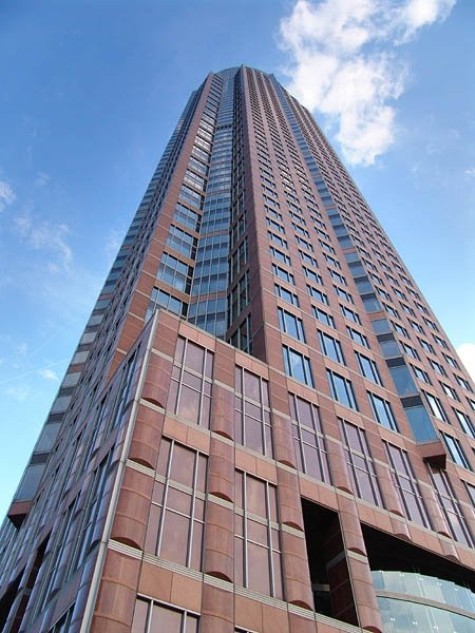 9. Messeturm (Frankfurt, Đức) – 256m MesseTurm là tòa nhà cao thứ 2 của Đức với 63 tầng, riêng phần chóp nhọn của tòa nhà đã có chiều cao tới 36,3m.
