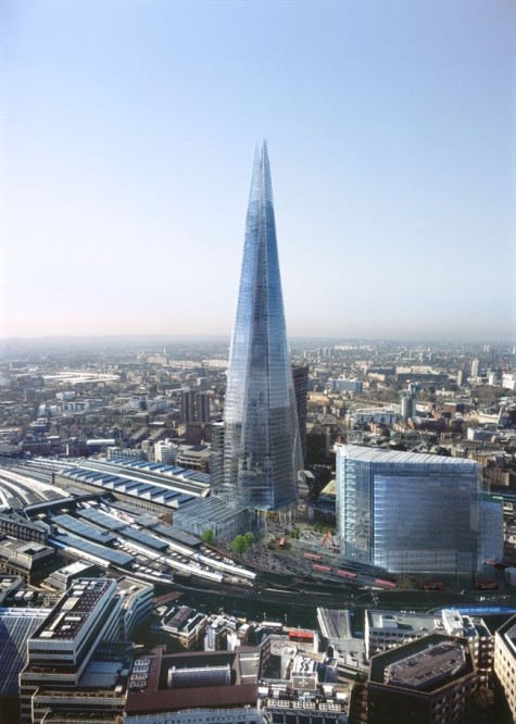 2. Shard (London, Anh) – 310m Shard bao gồm 95 tầng, trong đó có 72 tầng có thể ở được, cùng các khu văn phòng, các nhà hàng…, vửa được khánh thành vào mùa hè năm nay. Hiện tai, Shard đang là toà tháp cao nhất châu Âu.