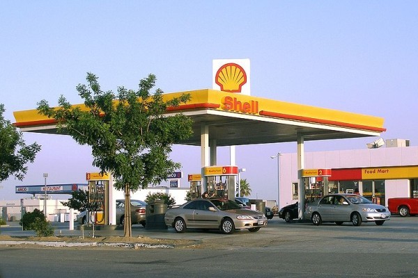 2. Shell Quốc gia: Hà Lan Tài sản: 345 tỷ USD Doanh thu: 470 tỷ USD Lợi nhuận: 31 tỷ USD Dự trữ dầu: 14,2 tỷ thùng