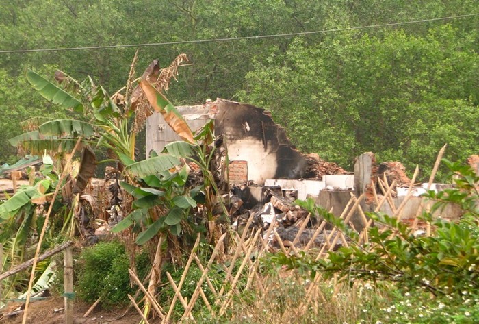 Nhà ông Đoàn Văn Quý bị đập nát.