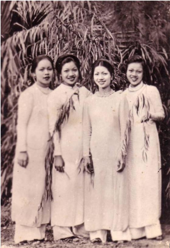 Áo tân thời là trang phục thời trang không bao giờ lỗi mốt của các cô gái Hà Nội xưa