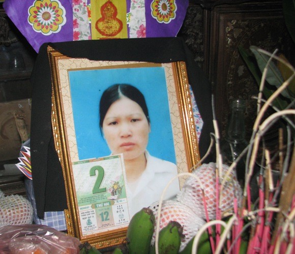 Di ảnh của chị Nguyễn Thị Bính, người đã chết sau khi 'áp vong' ở nhà Nguyễn Văn Tạo