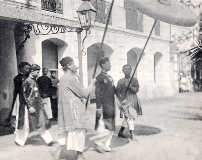 Vua Thành Thái và em tới thăm quan toàn quyền (1900)