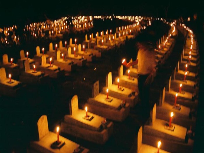 Hình ảnh nghĩa trang Trường Sơn, nơi yên nghỉ của hàng vạn liệt sỹ đã hi sinh trong kháng chiến chống Mỹ cứu nước.