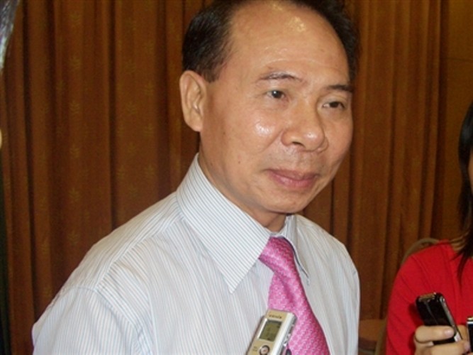 Trước đó, trước khi bị bắt tạm giam mấy tiếng, nguyên Tổng GĐ Vinalines Mai Văn Phúc từng tiết lộ cho Tiền Phong về việc điều hành của cựu Chủ tịch HĐQT (sau này là Hội đồng thành viên) Dương Chí Dũng giai đoạn mua ụ nổi No83M: